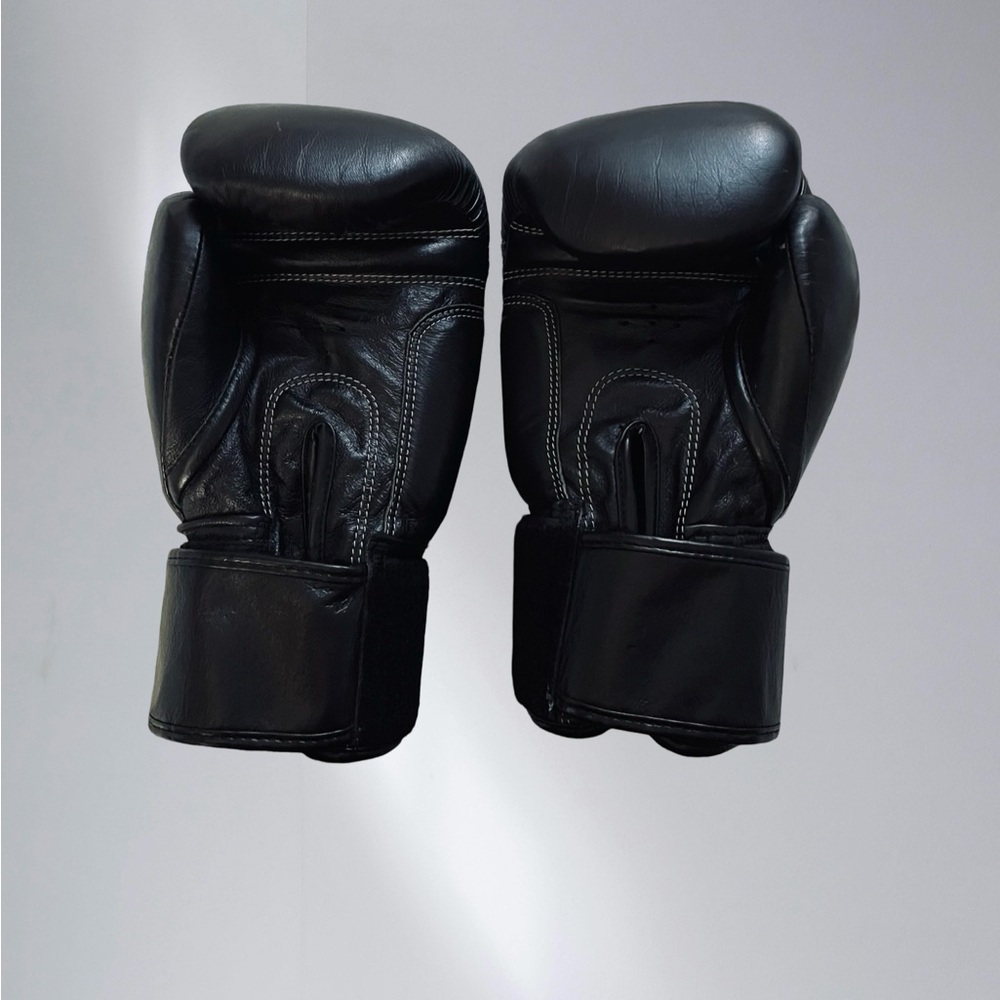 Main Event Black Boxing Gloves - Picture 3 of 4